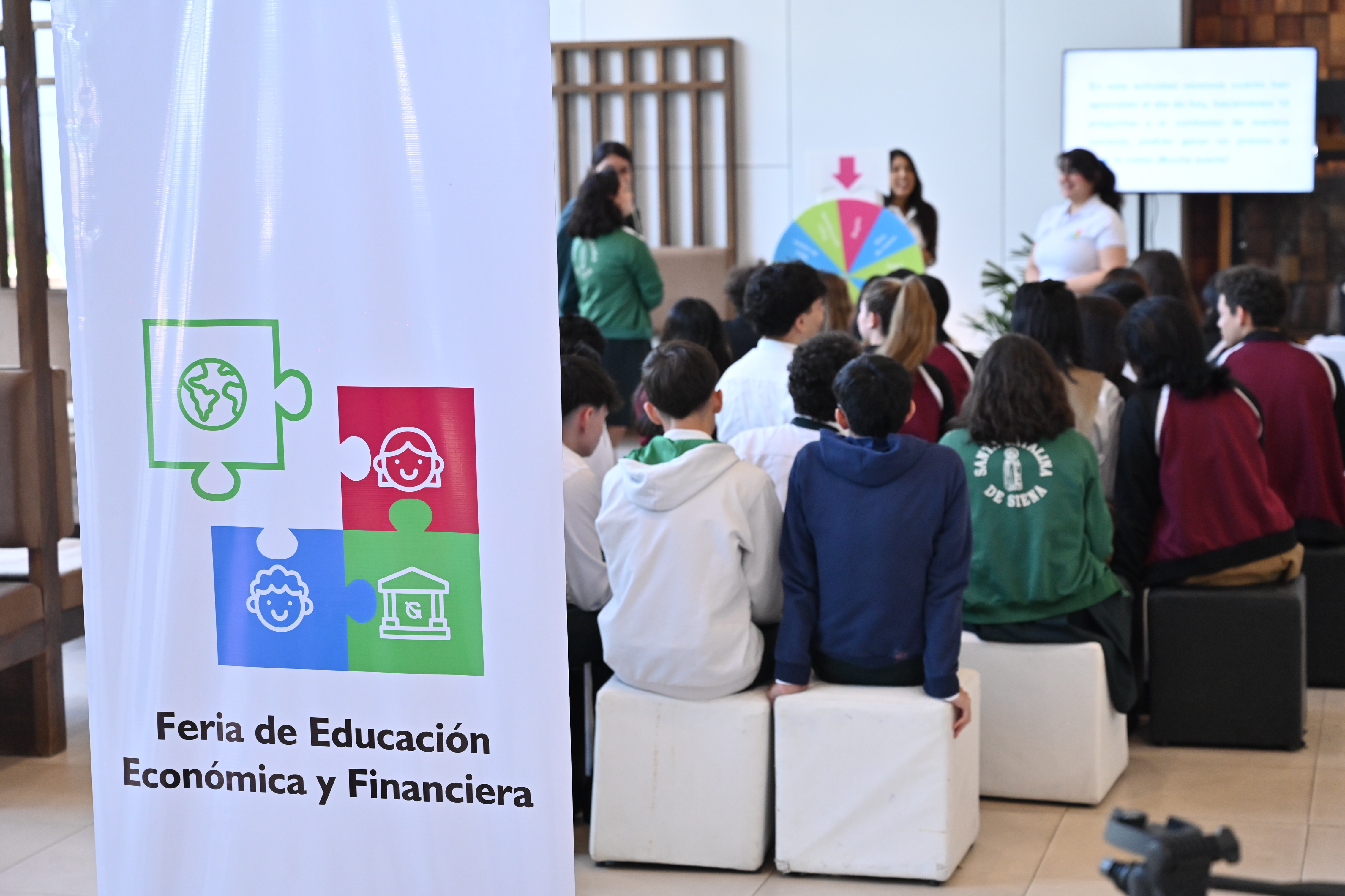 La VIII edición de la Feria se realizó en el Foyer del Instituto BCP.