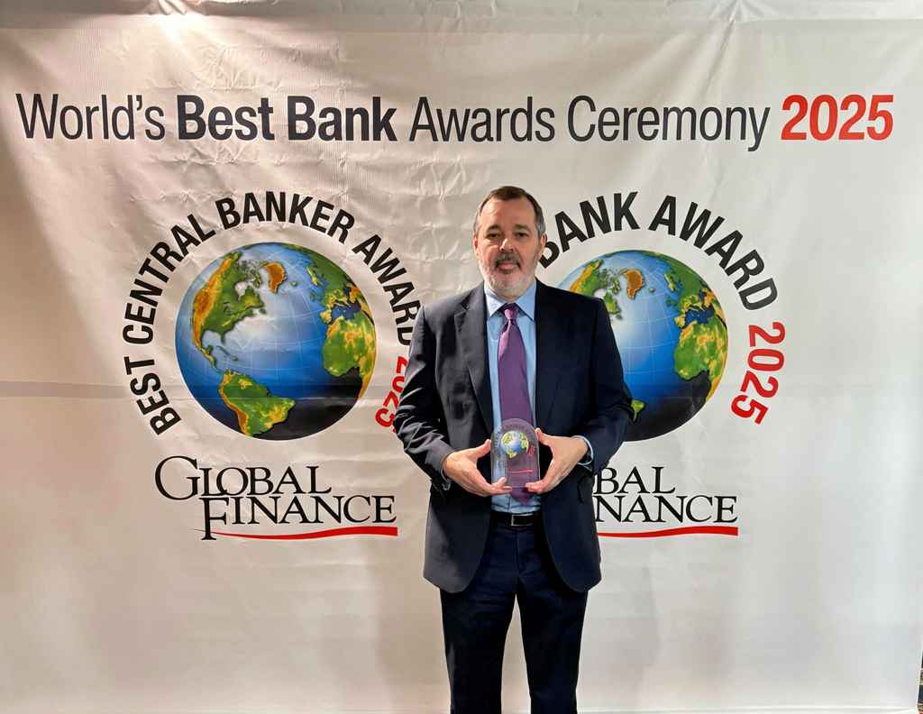 El presidente del BCP, Carlos Carvallo, fue reconocido por la revista internacional Global Finance como Mejor Banquero Central del Mundo 2025.