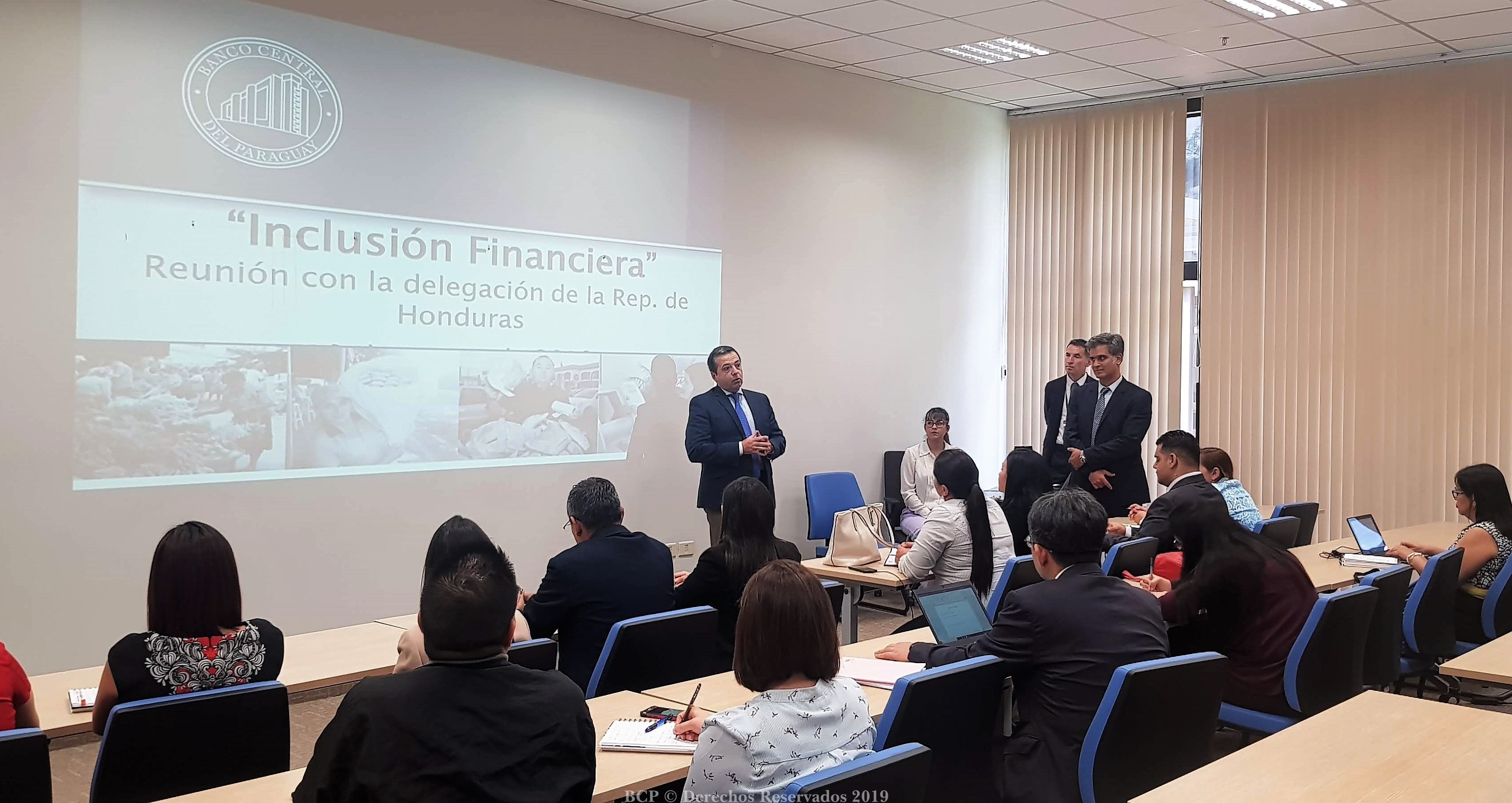 Ernesto Velázquez, Miembro del Directorio del BCP, dio la bienvenida a la delegación de Honduras. 