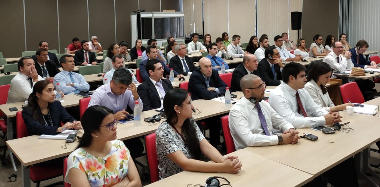 Funcionarios del BCP, del Ministerio de Hacienda y otros invitados participaron de la presentación de los economistas del FMI, en el Instituto BCP.