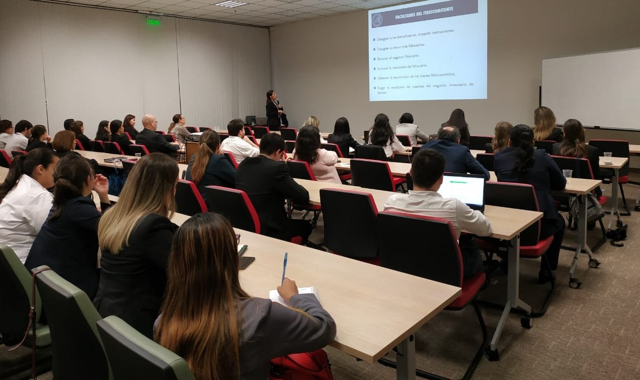 El curso tuvo una duración de dos días y brindó conocimientos básicos generales sobre los negocios fiduciarios.